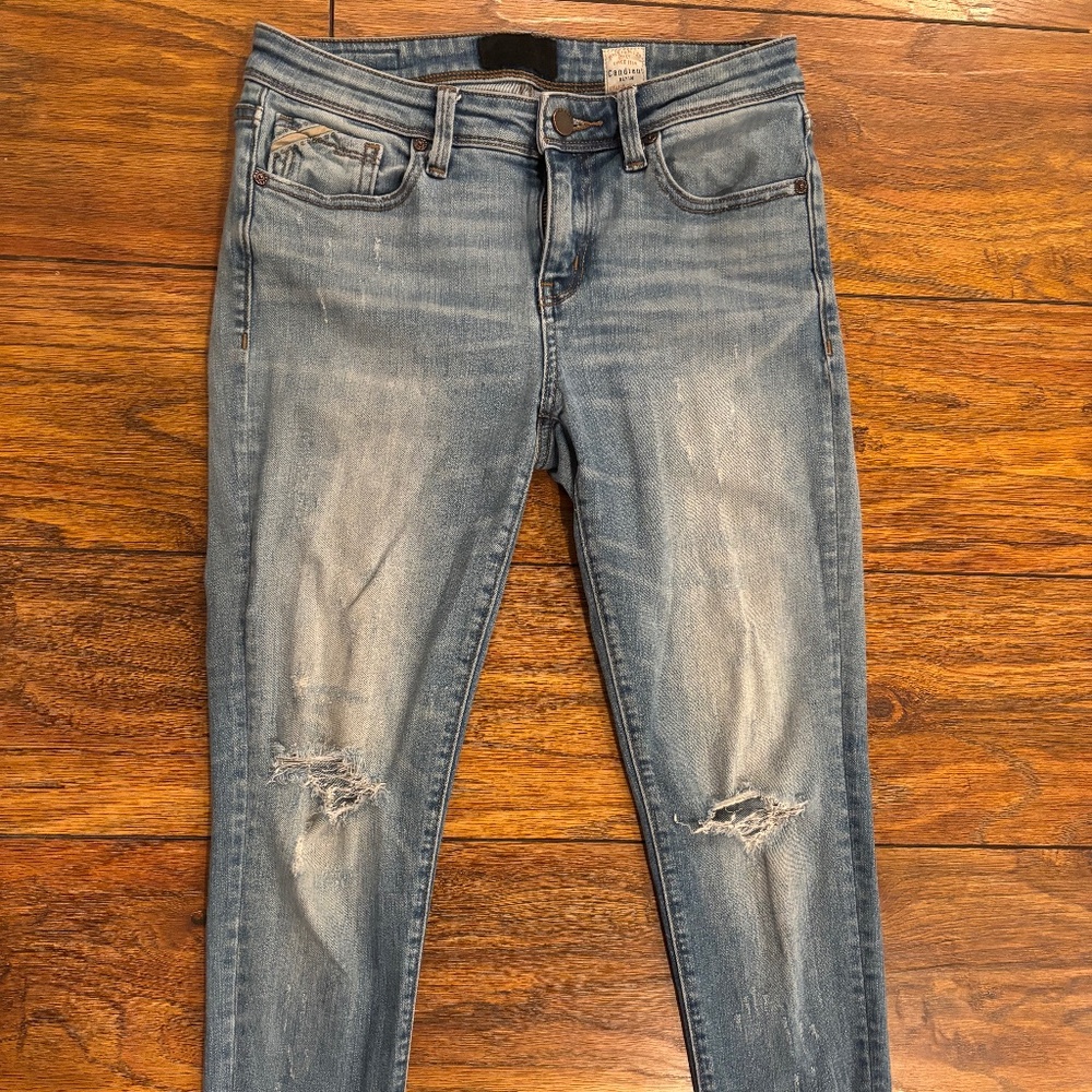 Buckle Black Distressed Ankle Jeans